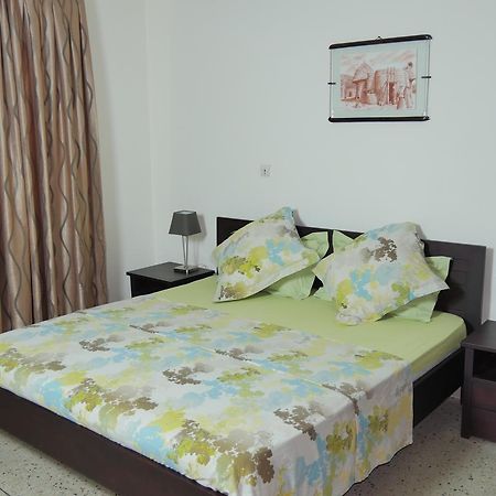 Best View Bed & Breakfast Ломе Екстериор снимка